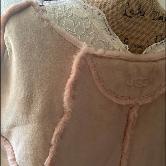 Pink Ugg Poncho - Picture 8 of 10